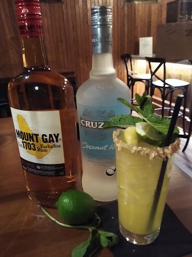 the carriage house bar lounge 1